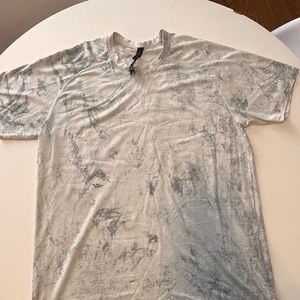 Men’s Lululemon Short Sleeve T Shirt, size XL, Light Gray